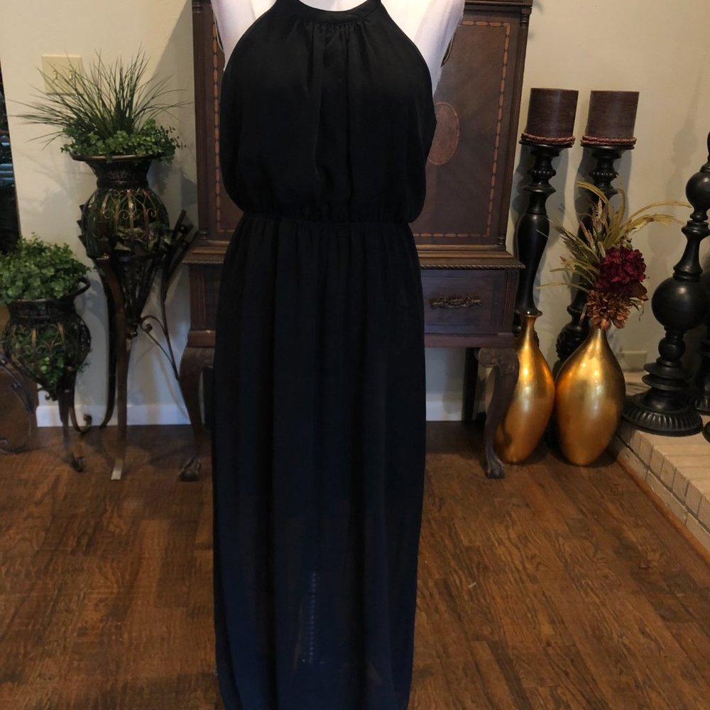 #208    Beautiful Flowy Dress by No Boundary